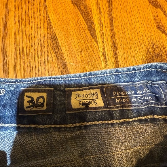 Miss Me Shorts Size 30 - Picture 2 of 4